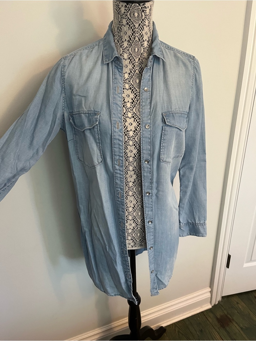 H&M Light Blue Denim Button-Down Shirt - Picture 3 of 5